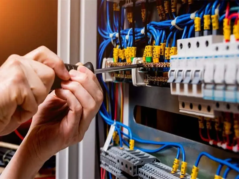 Elektrik Tesisat Ustası - Elektrikçi